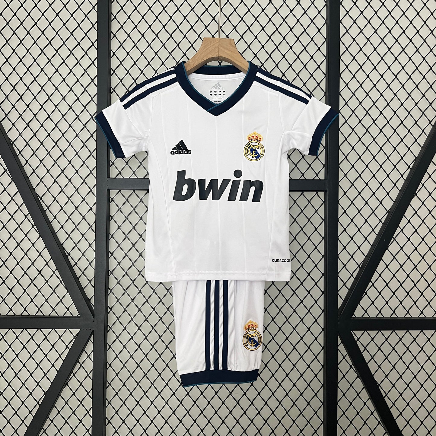 Kids Retro Football Kit Real Madrid 2012-2013