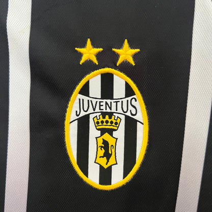 Retro Juventus Football Jersey 2000 - 2001