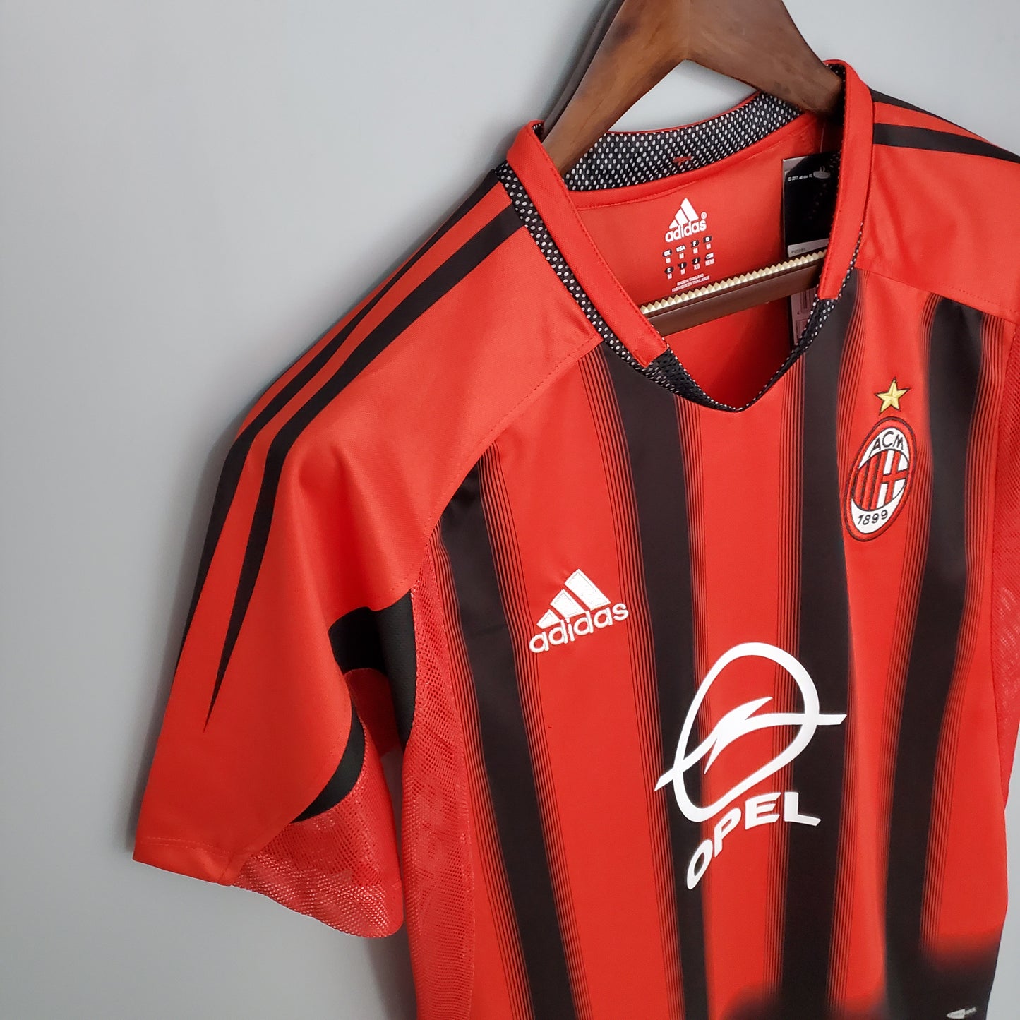 AC Milan 2004 - 2005 Retro Football Jersey