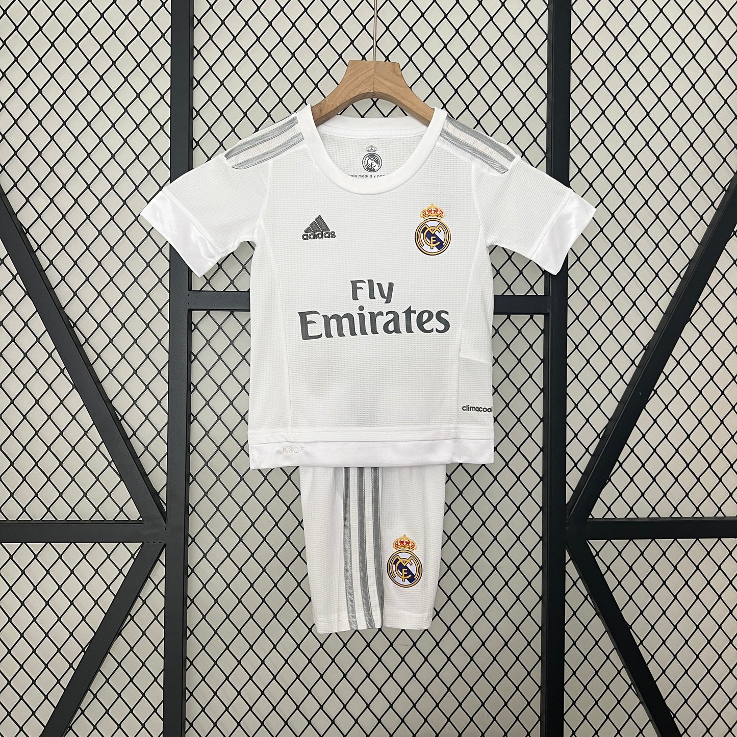 Kids Retro Football Kit Real Madrid 2015-2016