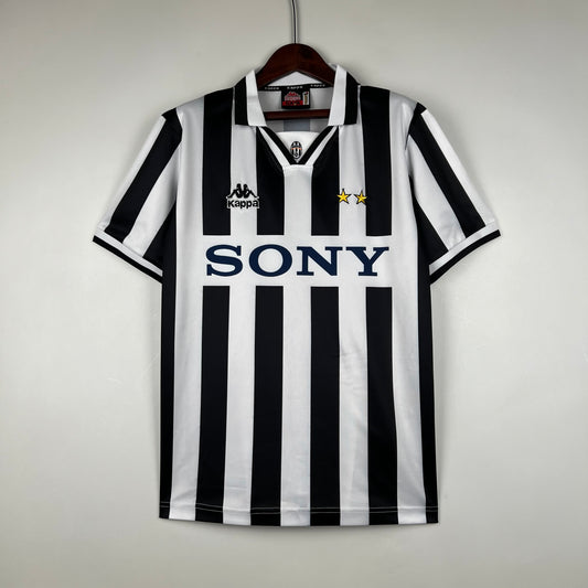 Retro Juventus Football Jersey 1996 - 1997