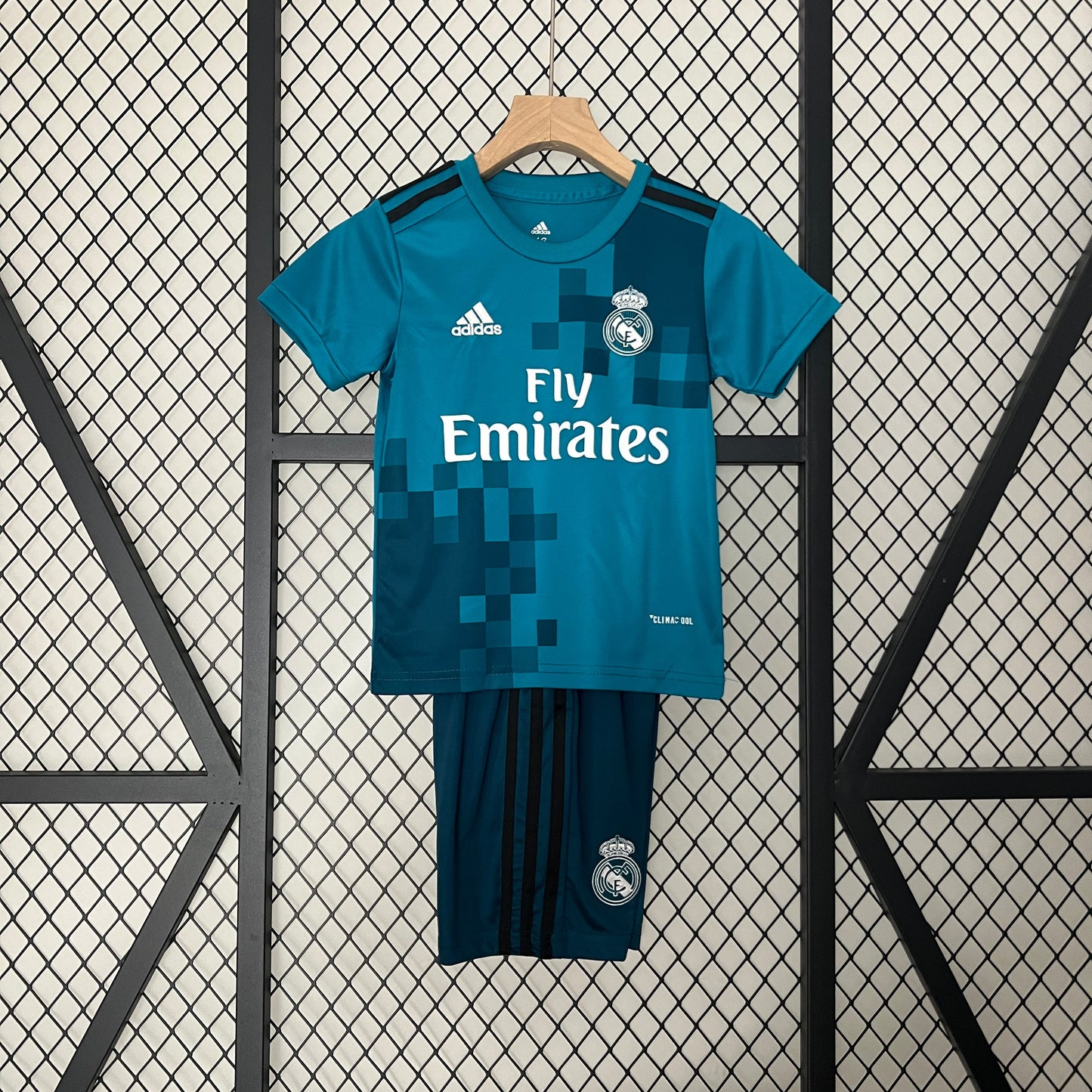 Real Madrid 2017-2018 Kids Retro Football Kit (Aqua)