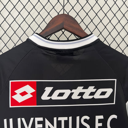 Retro Juventus Football Jersey 2000 - 2001