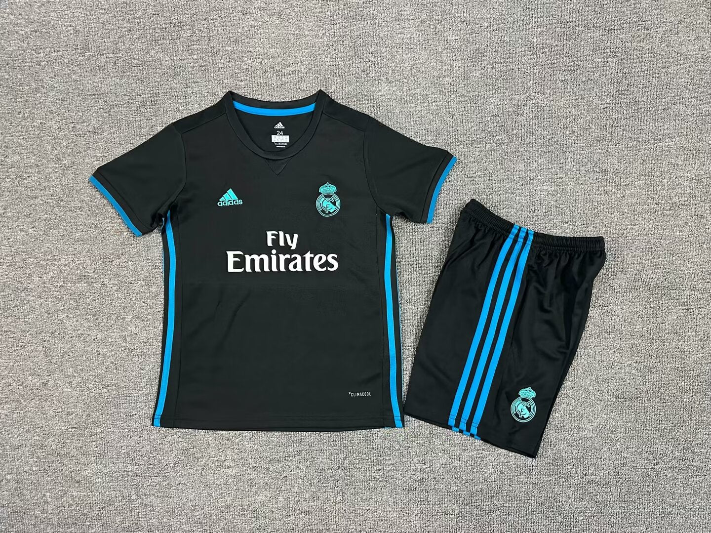 Kids Retro Football Kit Real Madrid 2016-2017