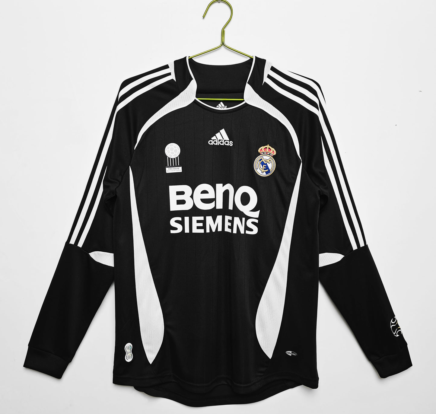 Retro Football Jersey of Real Madrid 2006 Black