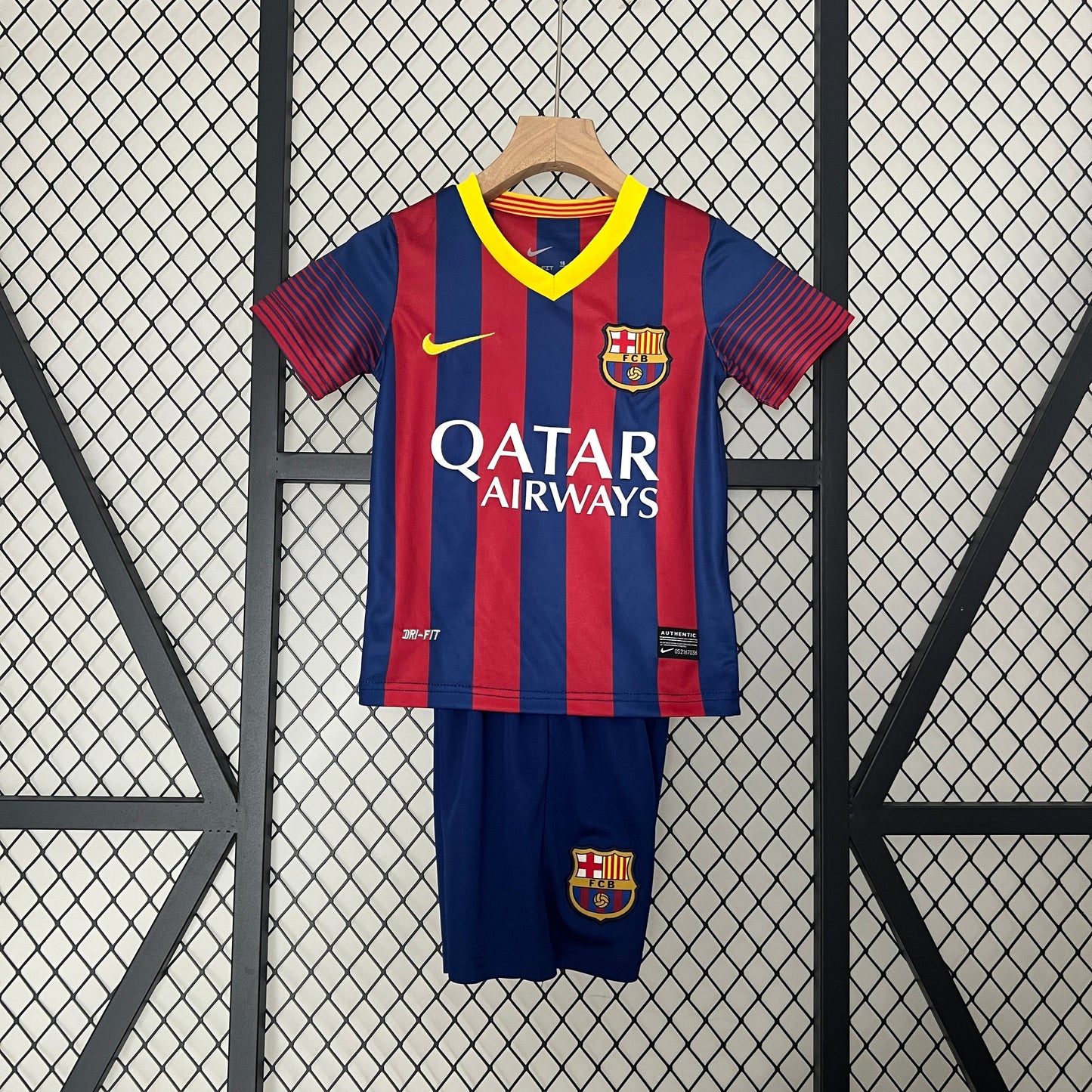 Kids Retro Football Kit Barcelona 2013-2014