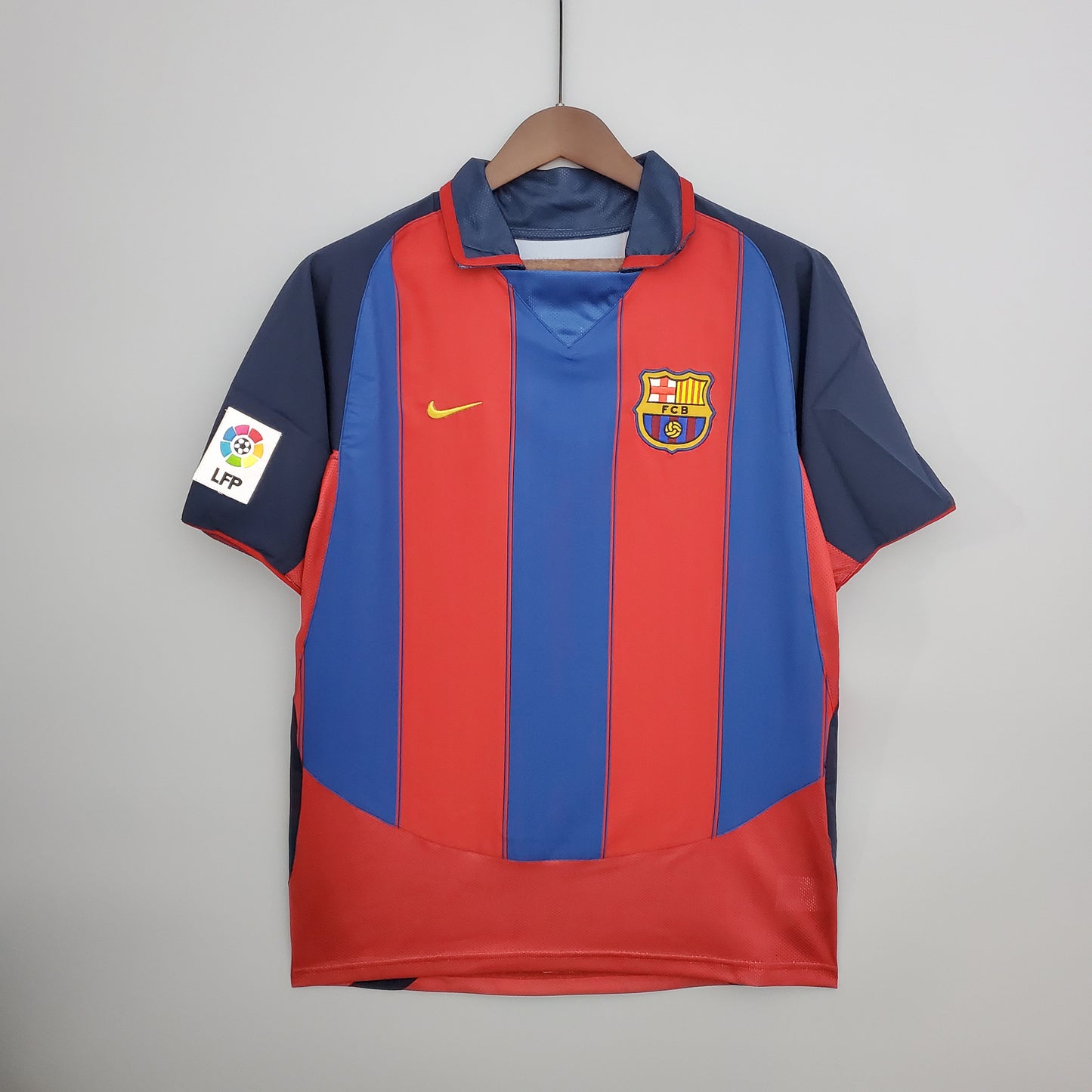 Barcelona 2003 - 2004 Retro Football Jersey