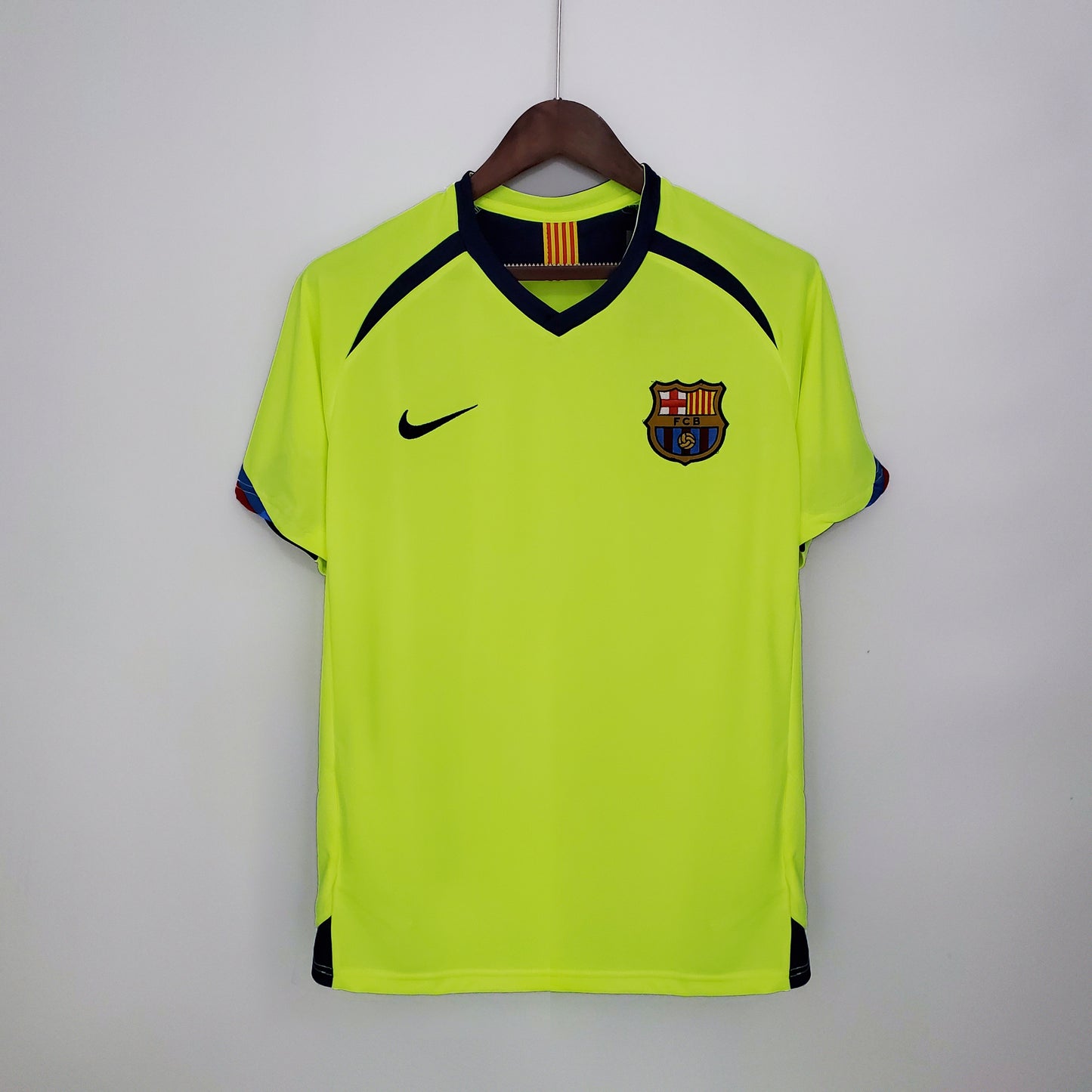 Barcelona 2005 - 2006 Local Retro Football Jersey (Away)