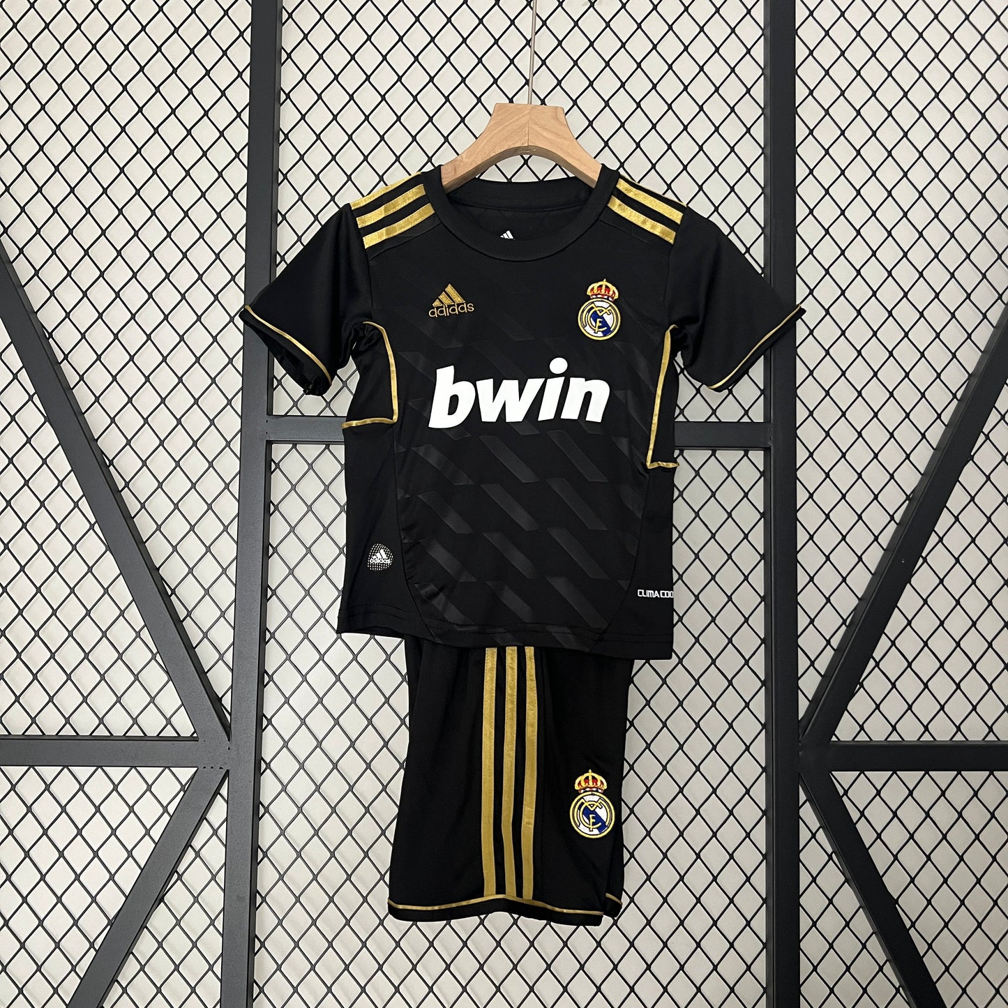 Real Madrid 2011-2012 Kids Retro Football Kit  (Black)