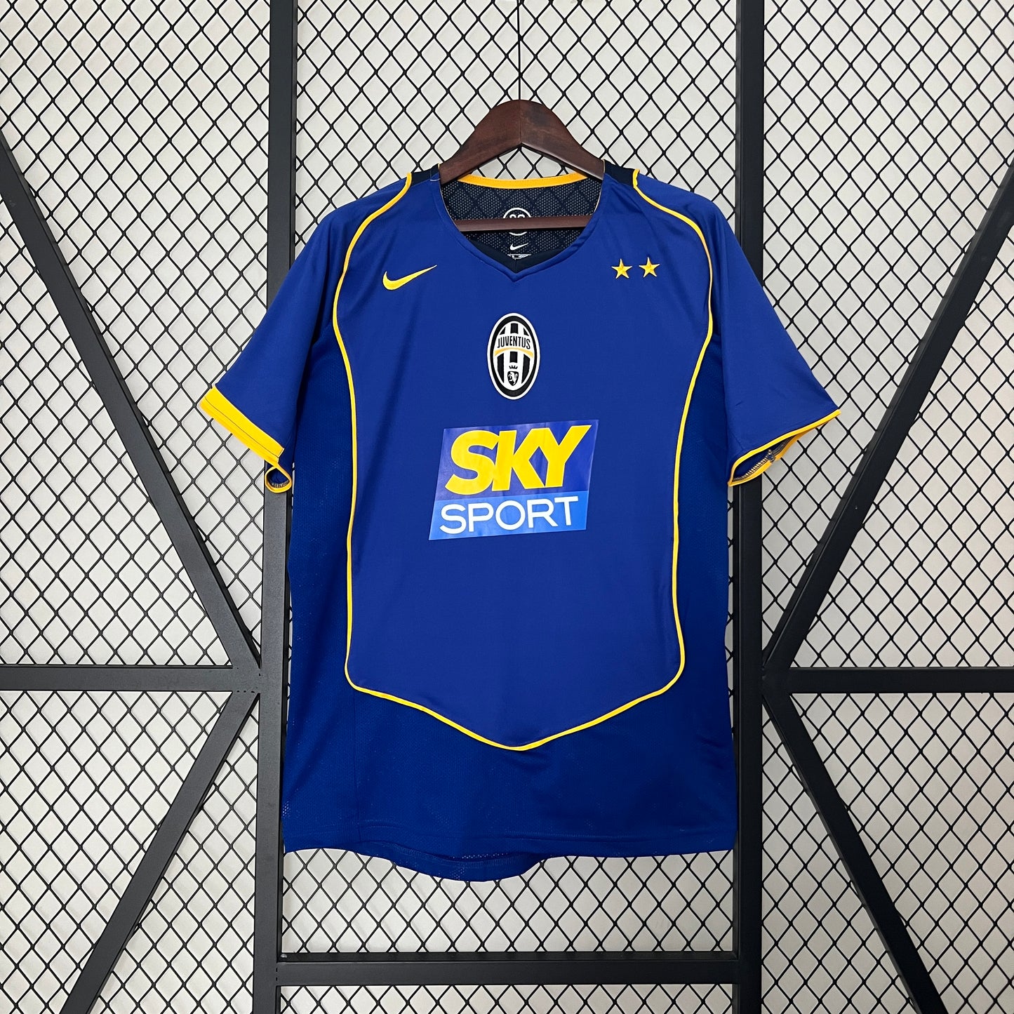 Retro Juventus Football Jersey 2004 Away